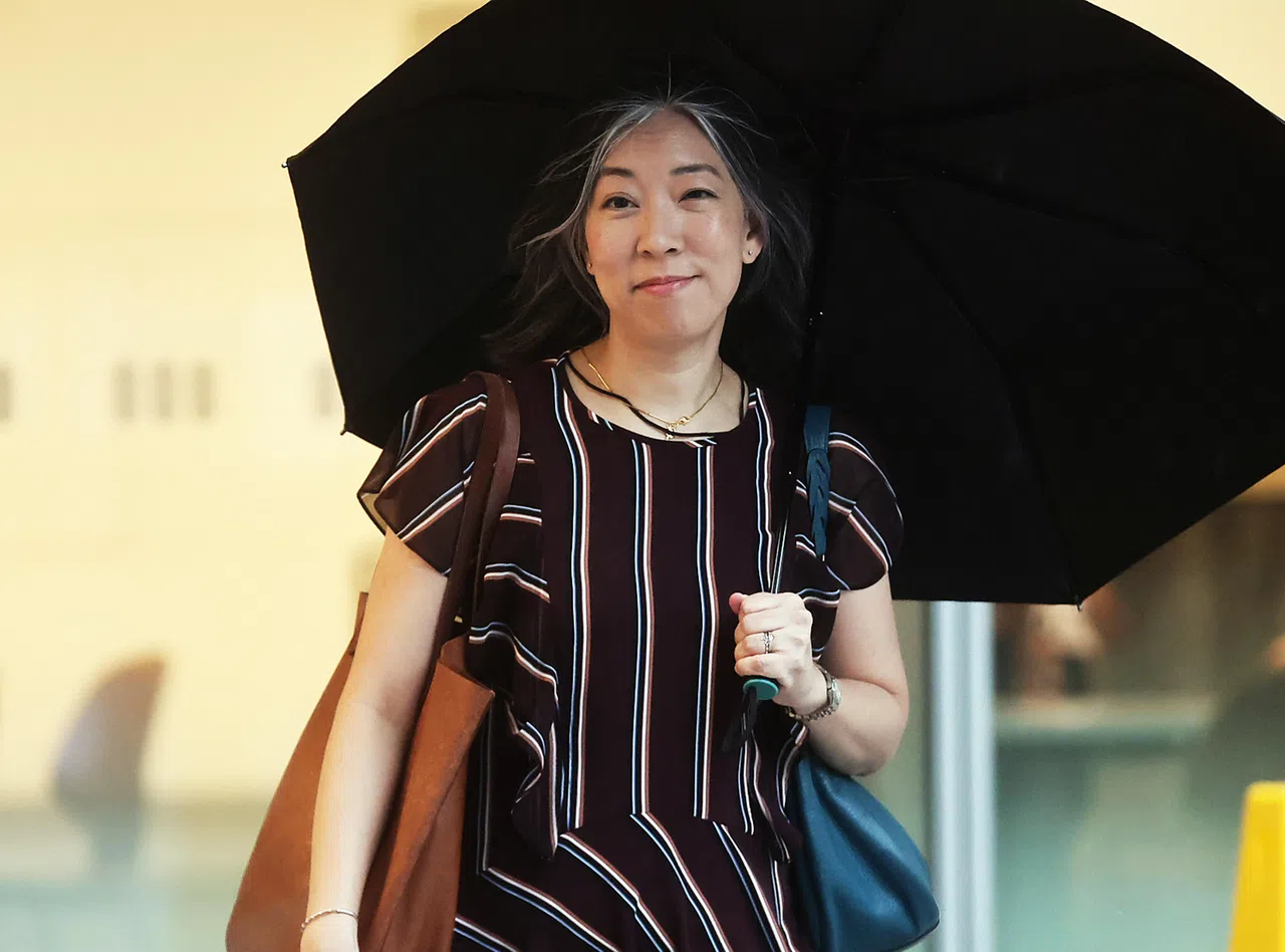 本地女歌手符美云在庭上供证时指出，女创作歌手的说辞是荒谬的。（海峡时报）