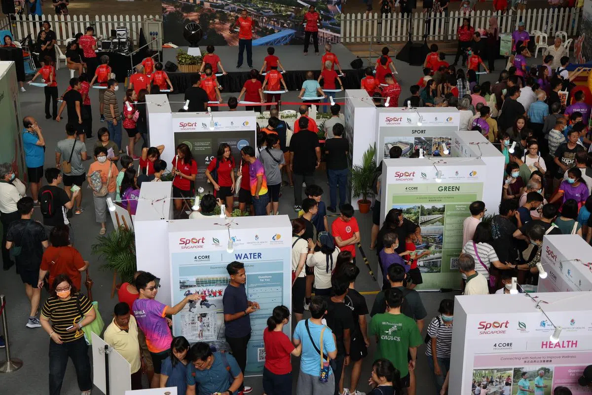 大巴窑居民这个周末可在建屋发展局中心广场举行的公共路演，一睹项目的模型和构想图。（梁麒麟摄）