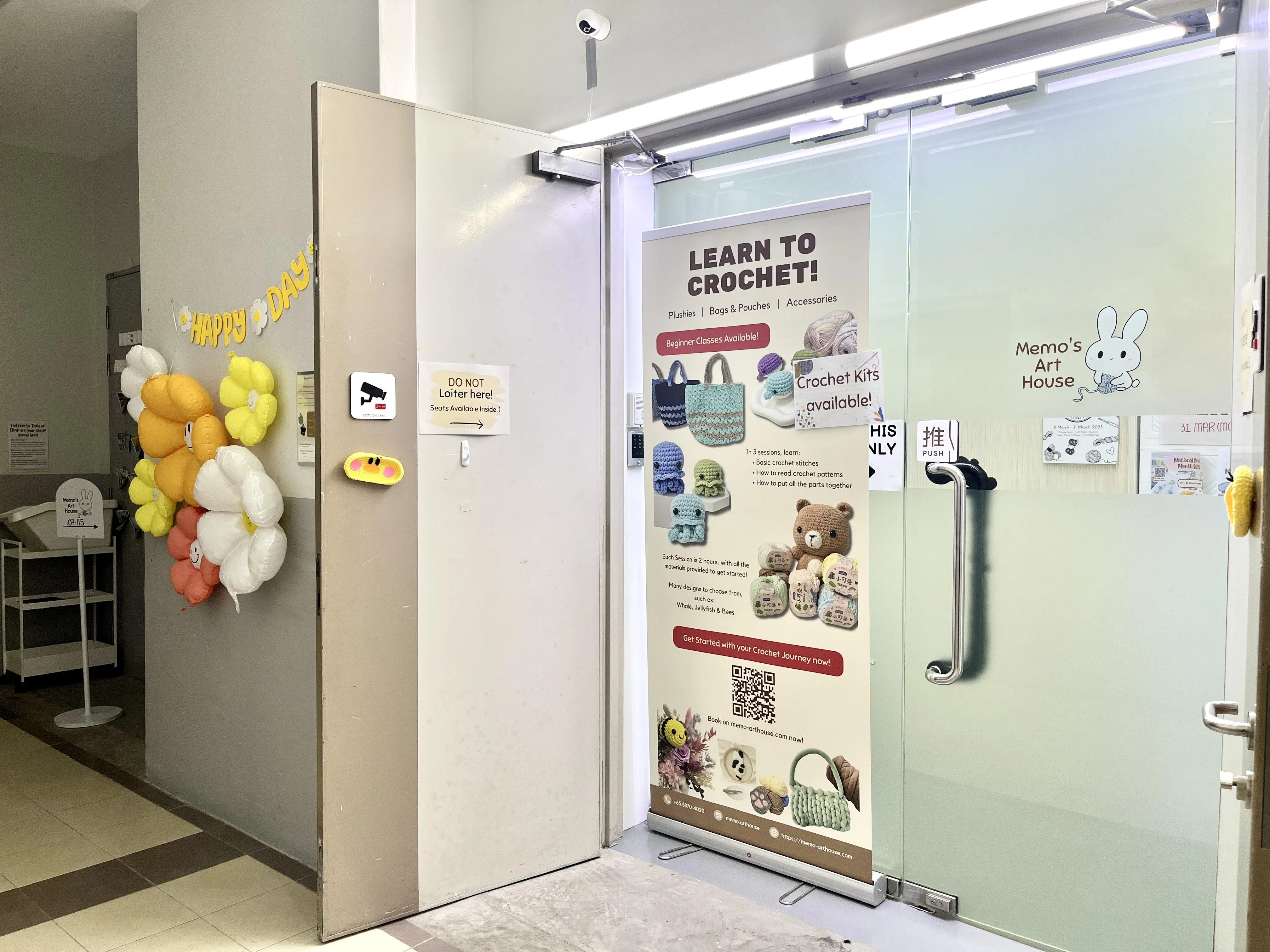 入口和内部一样缤纷多彩的Memo’s Art House。（陈映蓁摄）