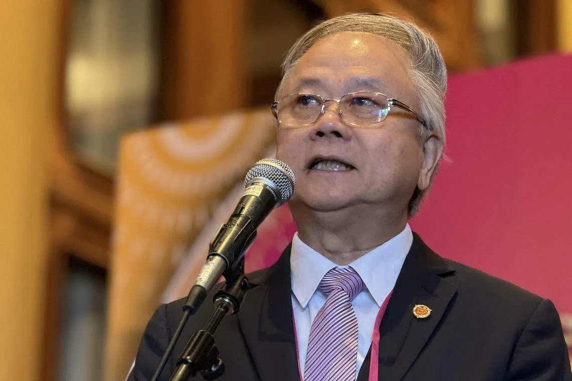澳门台商联谊会会长简廷在星期五（2月16日）出席大陆台商春节联谊时说，现在需要两岸领导人更加有智慧，不被意识形态蒙蔽，加强两岸交流与沟通，将两岸交流的“紧箍咒” 松绑才是上上之策。（缪宗翰摄）