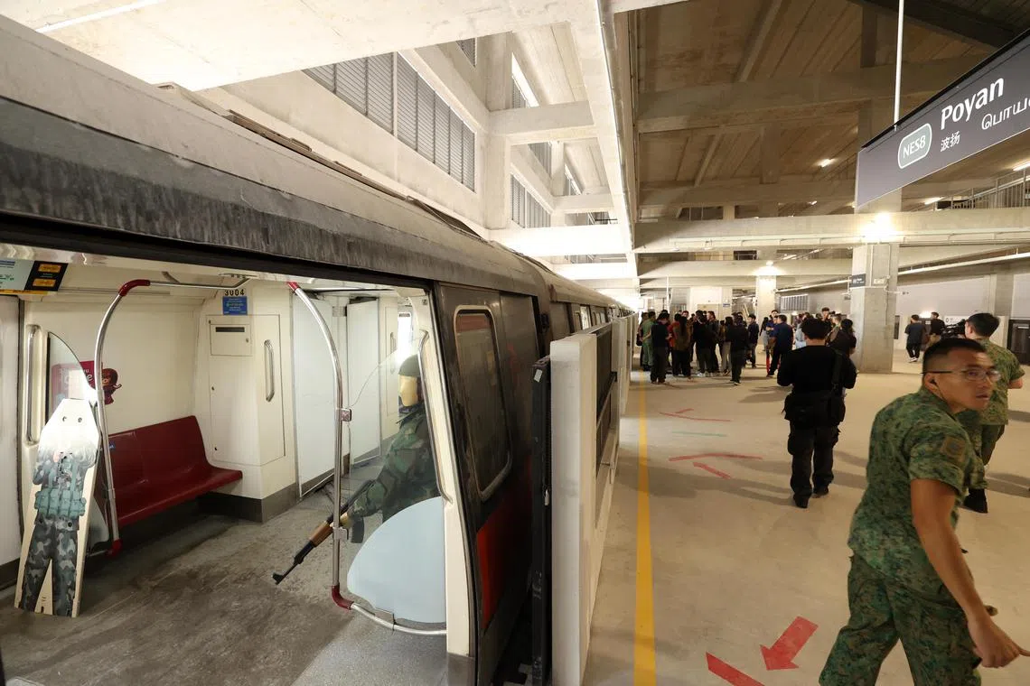 军训城建有“地铁站”，并使用退役地铁，让整个训练场景更逼真。（邝启聪摄）