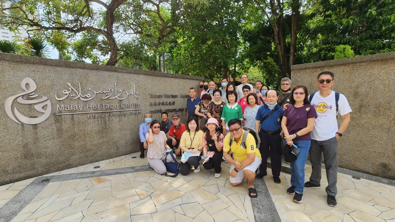 潮州八邑会馆在2022年与潮州文史学会联办两场“认识马来文化遗产”的潮语导览活动，带领参加者参观马来传统文化馆，游览甘榜格南街区。（潮州八邑会馆提供）