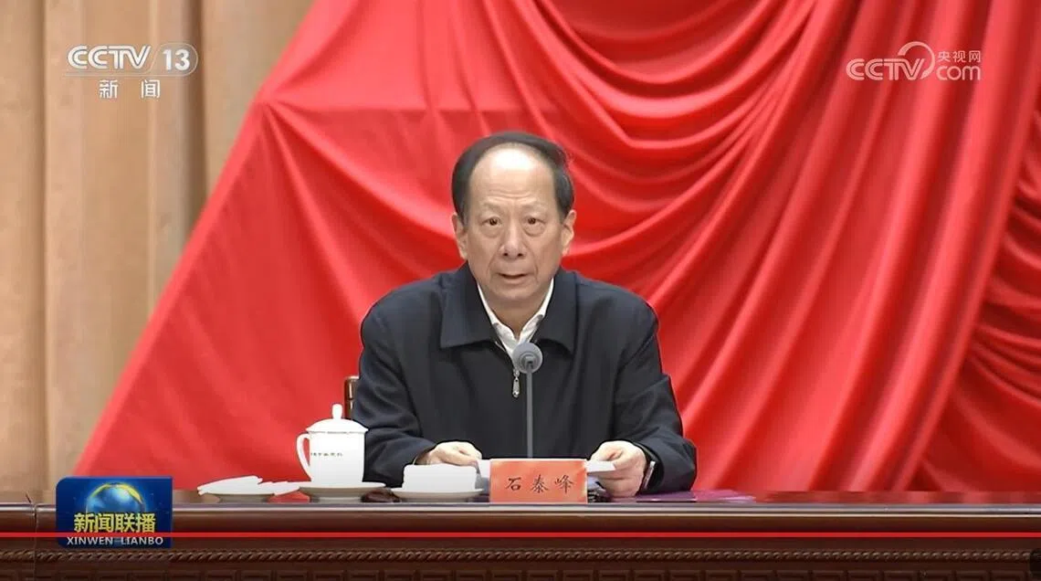 石泰峰主持省部级主要领导干部学习四中全会精神研讨班结业式