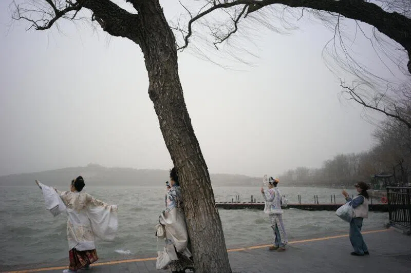 中国北方现沙尘污染 专家：降水量偏少叠加强冷空气所致