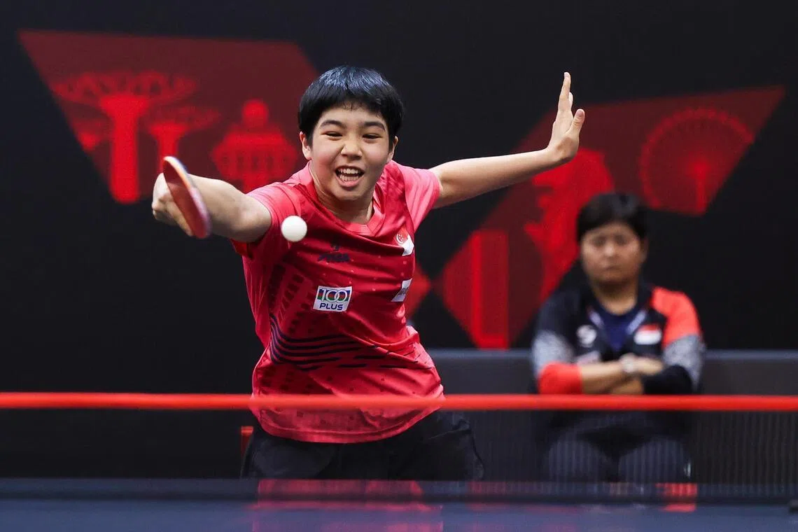 黎明映星期天还将冲击U19女双和女单冠军。（档案照片）