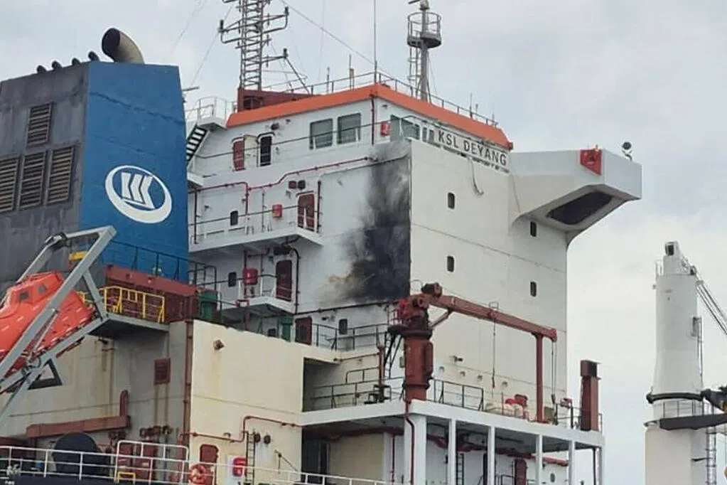 中国外交部：被击中货船是马绍尔籍群岛 中国船员无伤亡