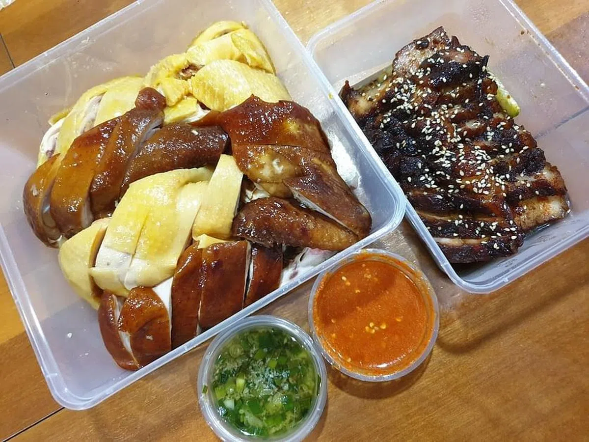 厨皇香港贵妃鸡的招牌粤式菜肴贵妃鸡、玫瑰豉油鸡和蜜汁叉烧。（黄亿敏摄）