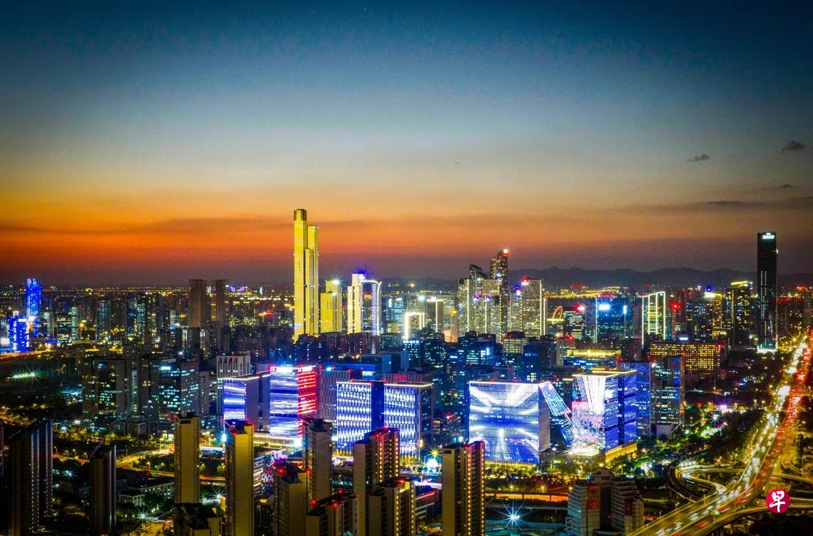 南京新地标点亮。（南京市委宣传部提供）