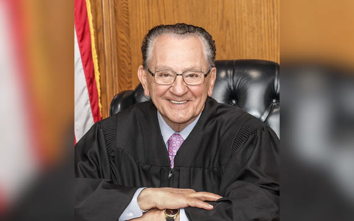 被誉为“最善良法官” 美国网红法官卡普里奥逝世| 联合早报