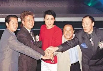 谭咏麟（左起）曾与陈百祥、黎明、曾志伟、陈欣健有商业合作。（互联网）