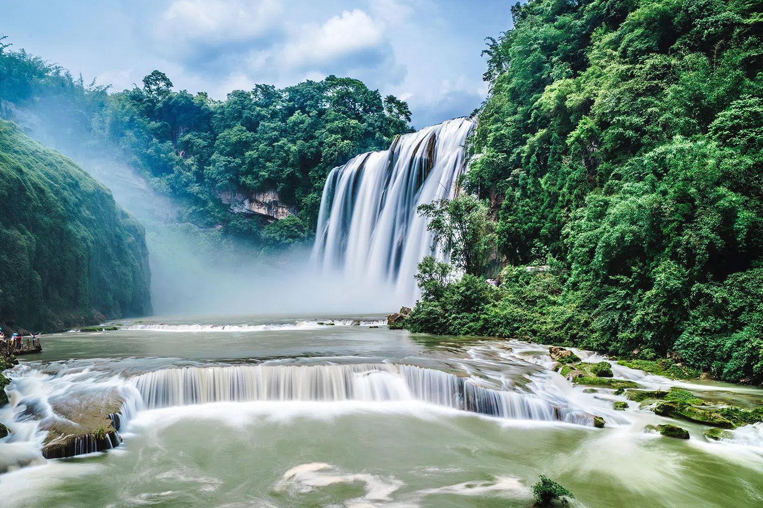 中国最大的瀑布——黄果树瀑布以其壮观的水势和高度著称。（图/Getty Images）