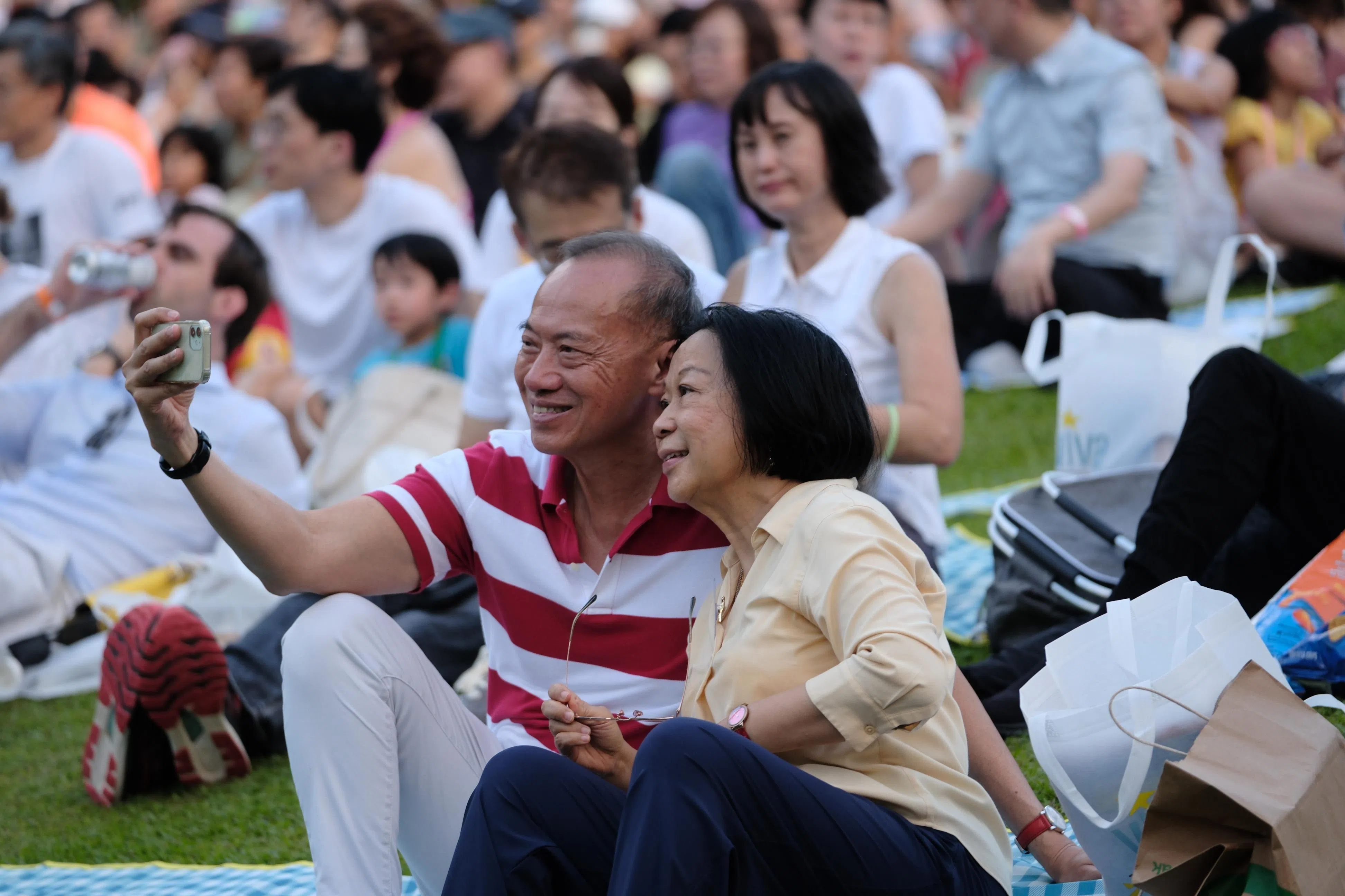 VIVA儿童癌症基金会创办人梁利平（右）与丈夫杨荣文出席在植物园的基金会慈善音乐会。（受访者提供）