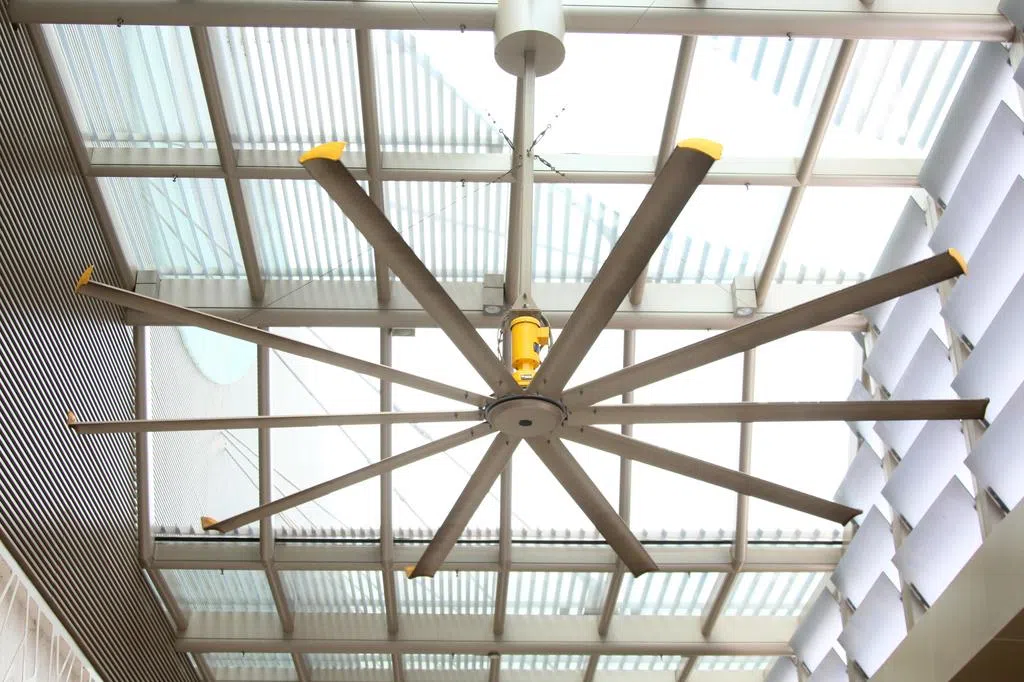 交流站：公共空间不应浪费电