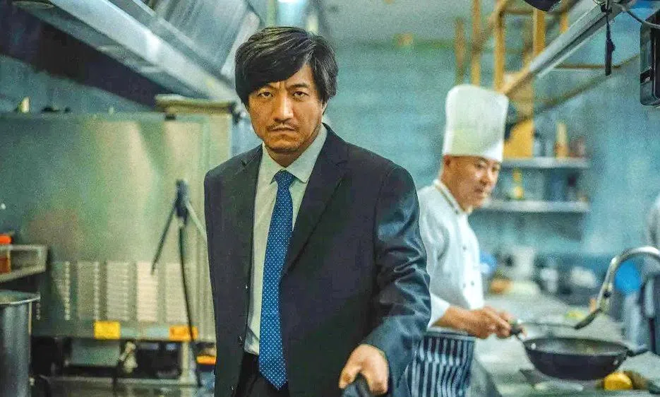 陈明昊（图）继《漫长的季节》后再度跟秦昊搭档，饰演嫌疑犯王大勇。（互联网）