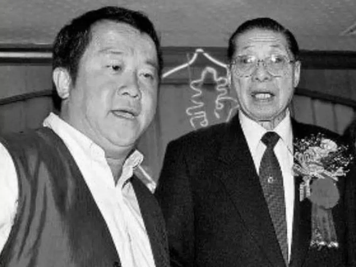 曾志伟与父亲合影。（互联网）