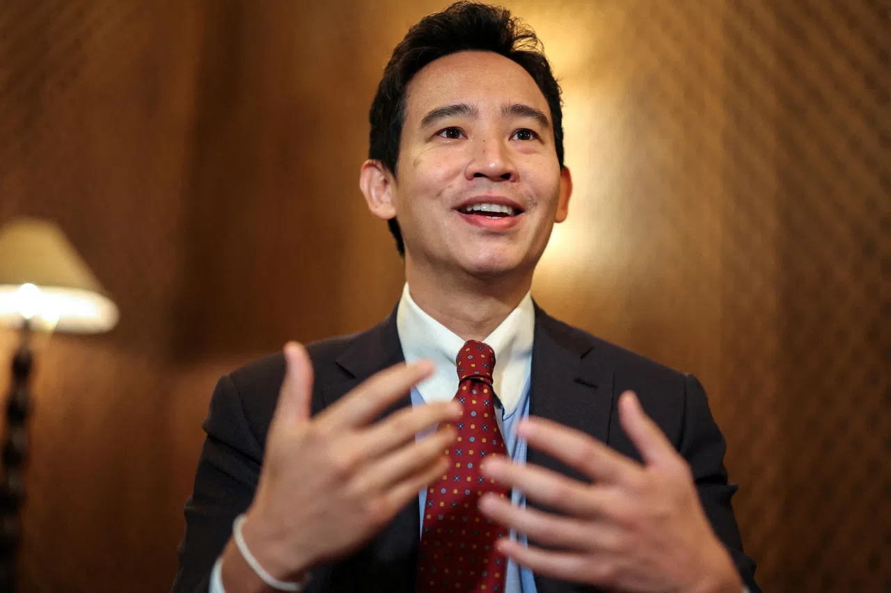 前进党遭选举委员会指控其修改冒犯君主法的目的是试图推翻君主立宪制。如果前进党遭强制解散，前党魁披塔会被剥夺政治权利10年。（路透社）