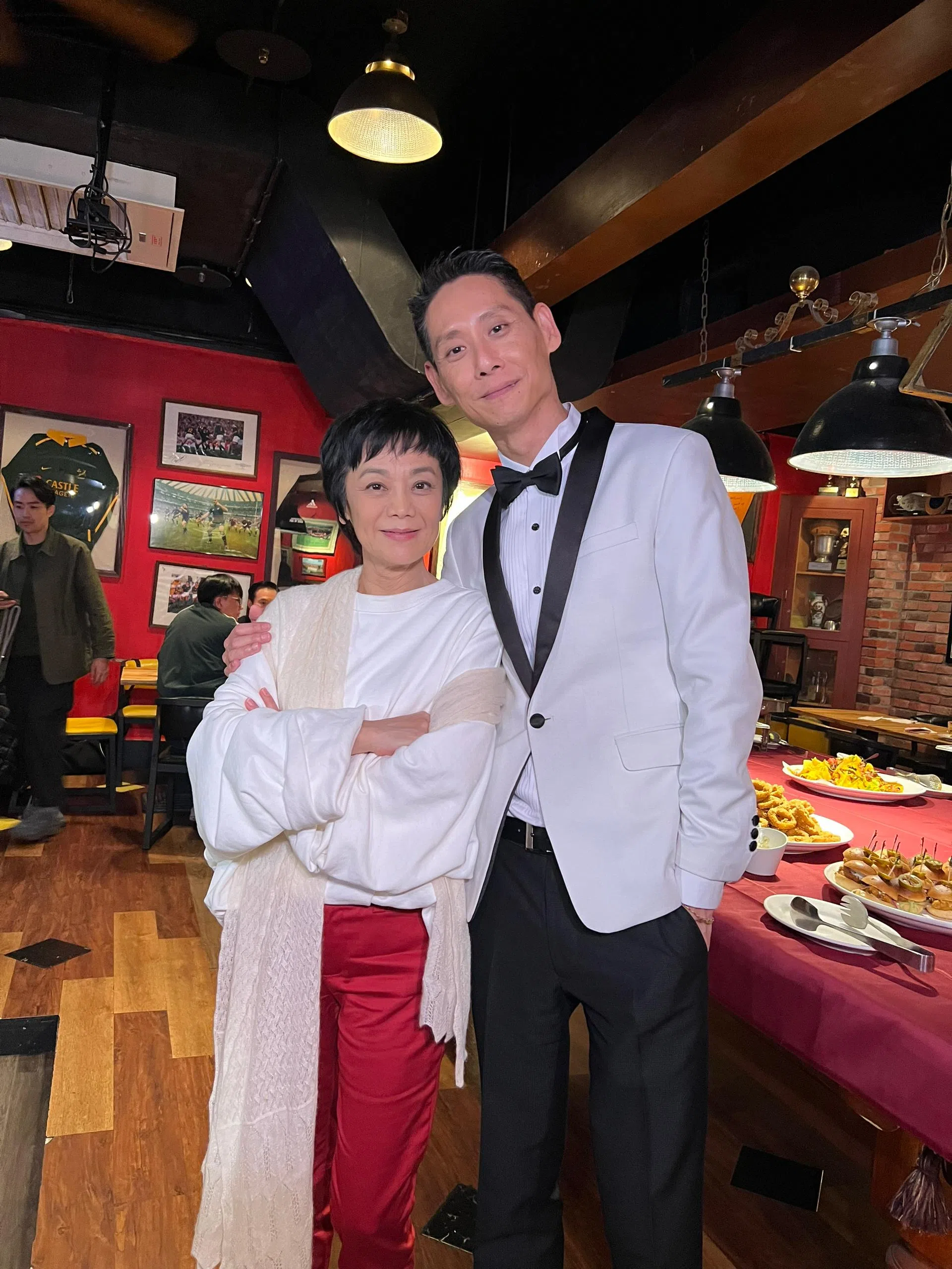 《富都青年》导演王礼霖（右）曾和张艾嘉碰面聊电影，对方给他不少建议。（王礼霖提供）