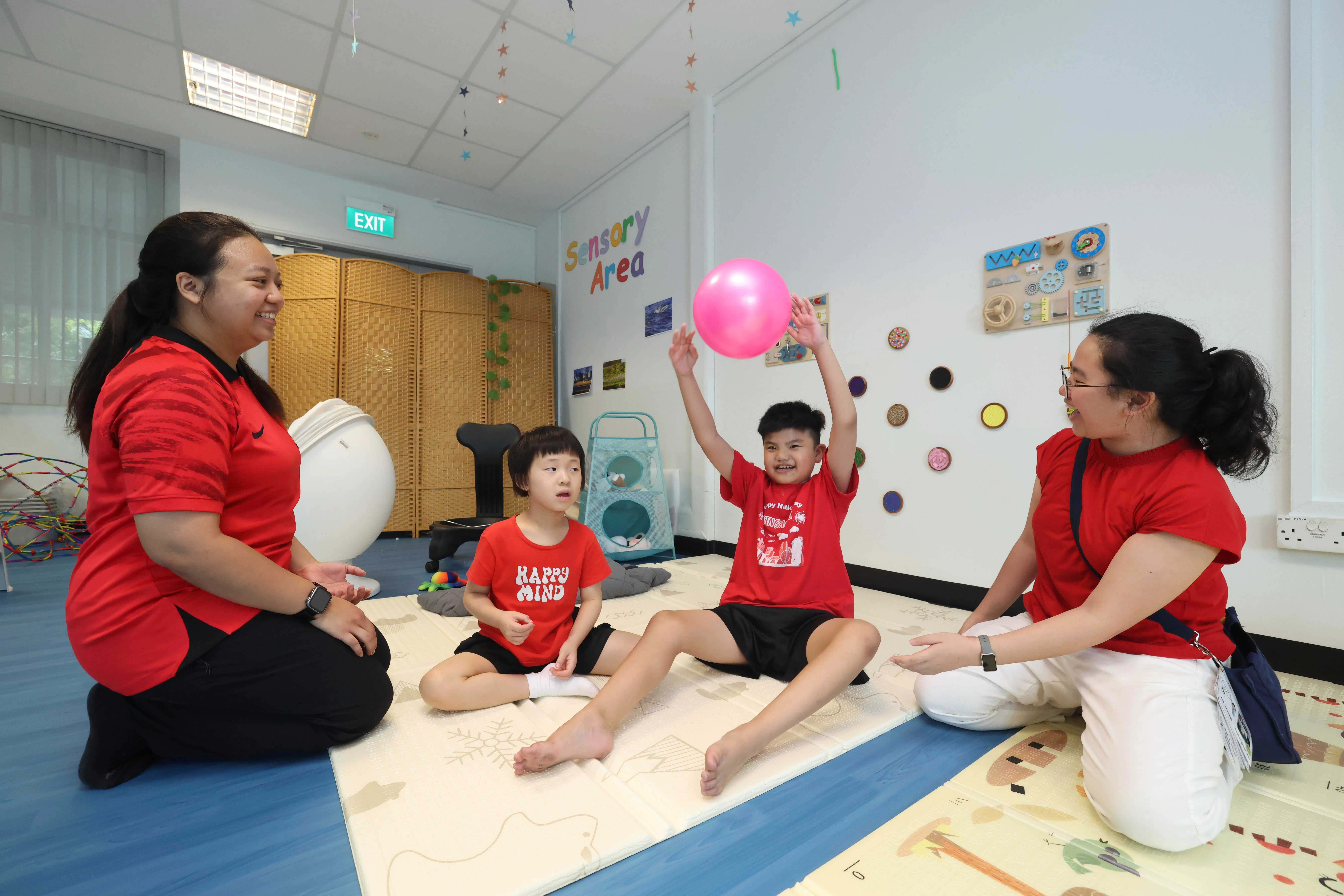 随着特殊教育学校增加，教育部也致力扩大特需教育教师队伍。（郑一鸣摄）