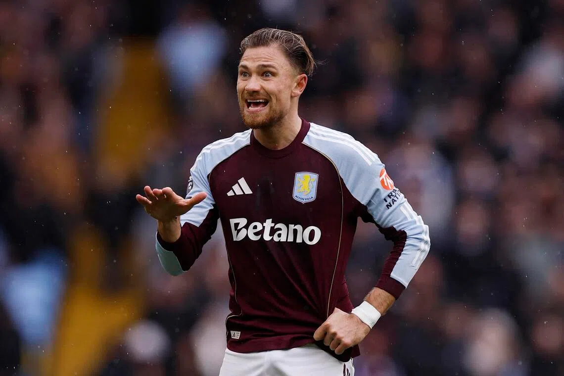 在对阵曼市的联赛中，维拉右卫卡什在第19分钟远射破门，帮助球队1比0小胜对手。（路透社）