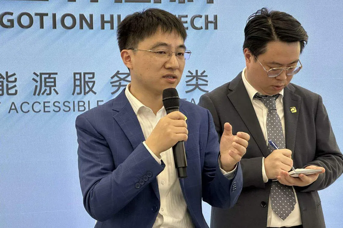 国轩高科高级副总裁王启岁指出，合肥就业结构性矛盾在公司招聘时突出，除了高级人才外，与新能源领域相匹配的蓝领产业工人也非常稀缺。（林煇智摄）