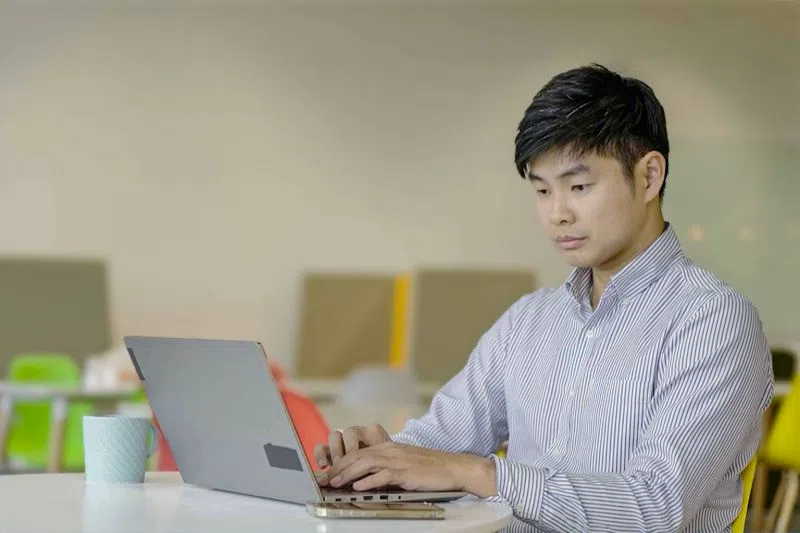 从开户到申请贷款，一切都能轻松在网上进行。如有需要，绿联的客户经理也能为想开户的企业亲自介绍所需的流程和各个金融解决方案。（图/GLDB提供）