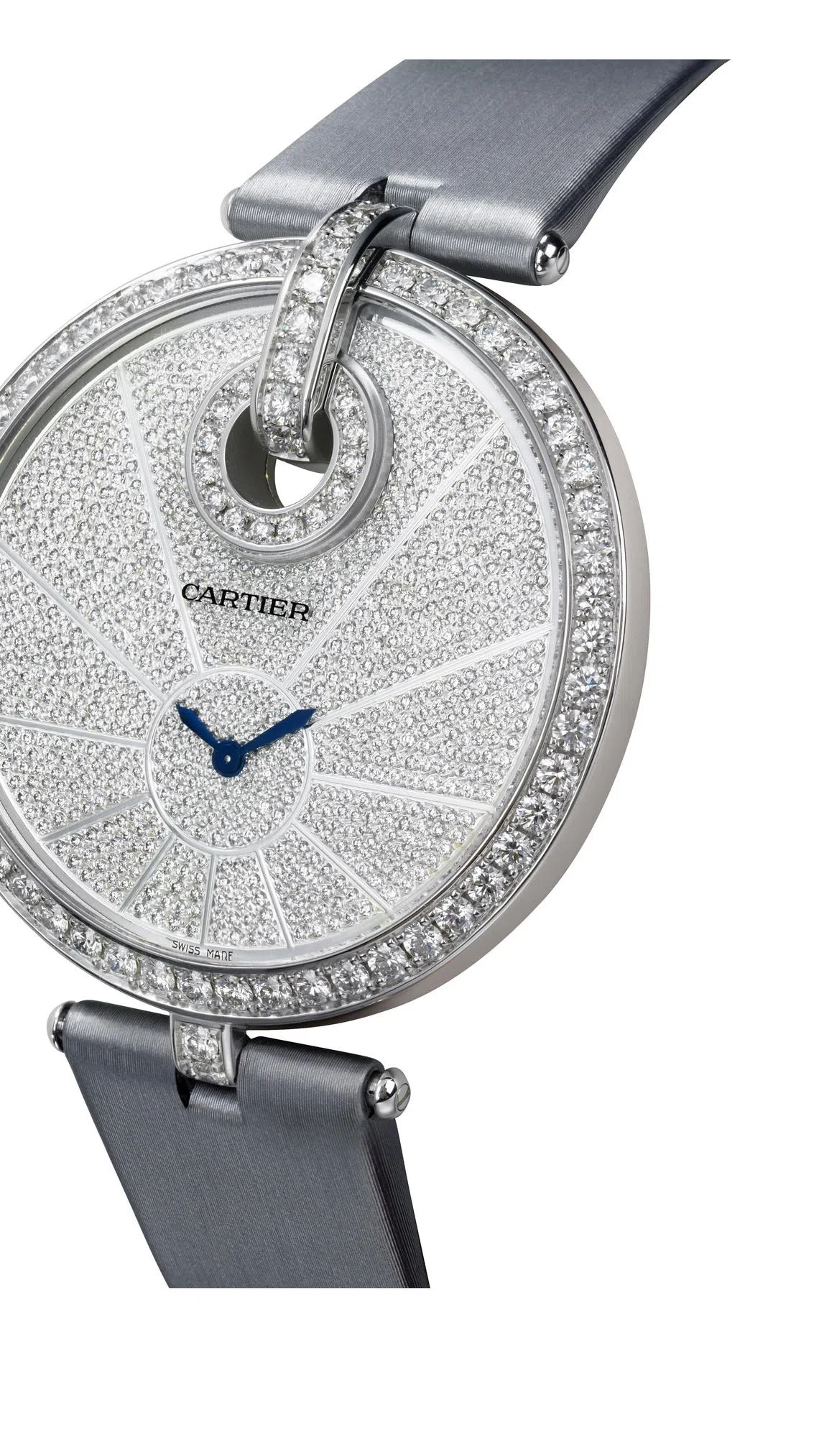卡地亚Captive de Cartier直径50毫米的超大表盘和表圈镶满圆形钻石，钻石总重量6.1克拉。（卡地亚提供）