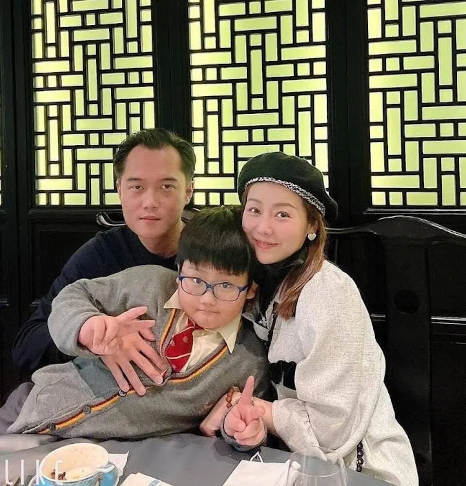 张韦怡一家三口合照。（取自张韦怡IG）