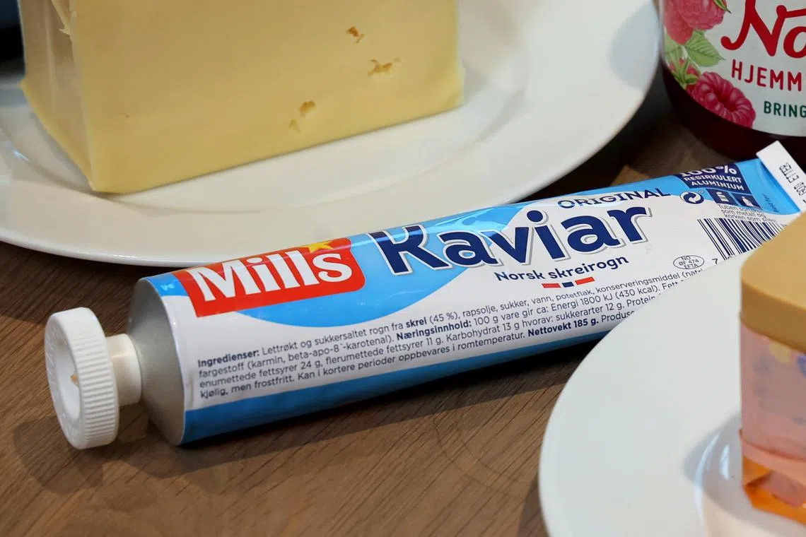 挪威人常用牌子“Mills Kaviar”，是牙膏状的烟熏鱼子酱。（龙国雄摄）