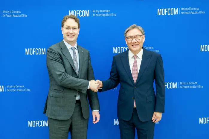 王文涛会见奔驰董事长康林松：吁欧方调整不当条款