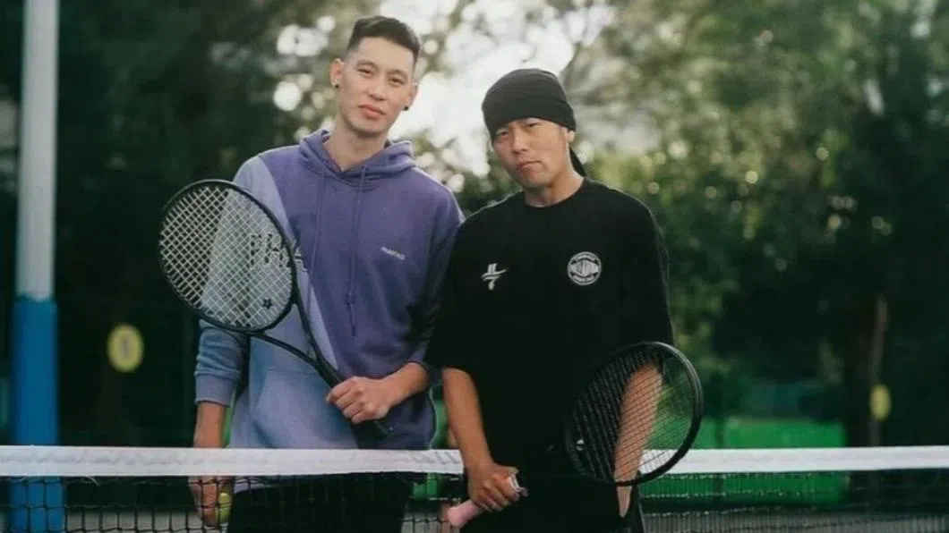 林书豪晒出与周杰伦的合照，再次引起热议。