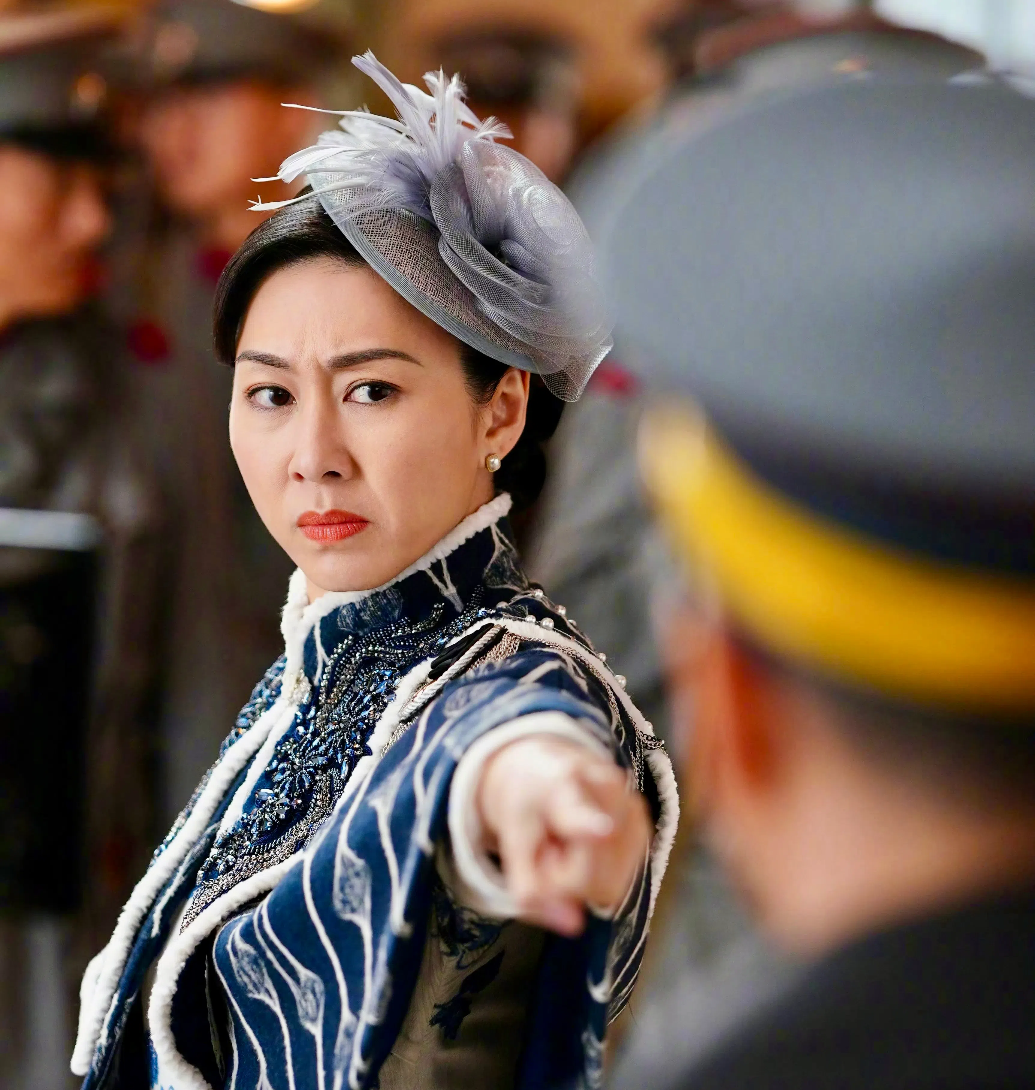 胡定欣饰演的邓桂婵人称“七爷”，精明能干，在上海叱咤风云。（互联网）