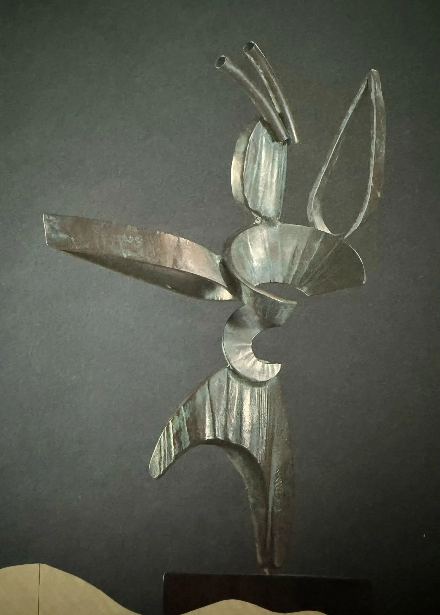 黄煦倩雕塑《影舞者》（1992）。（黄煦倩提供）