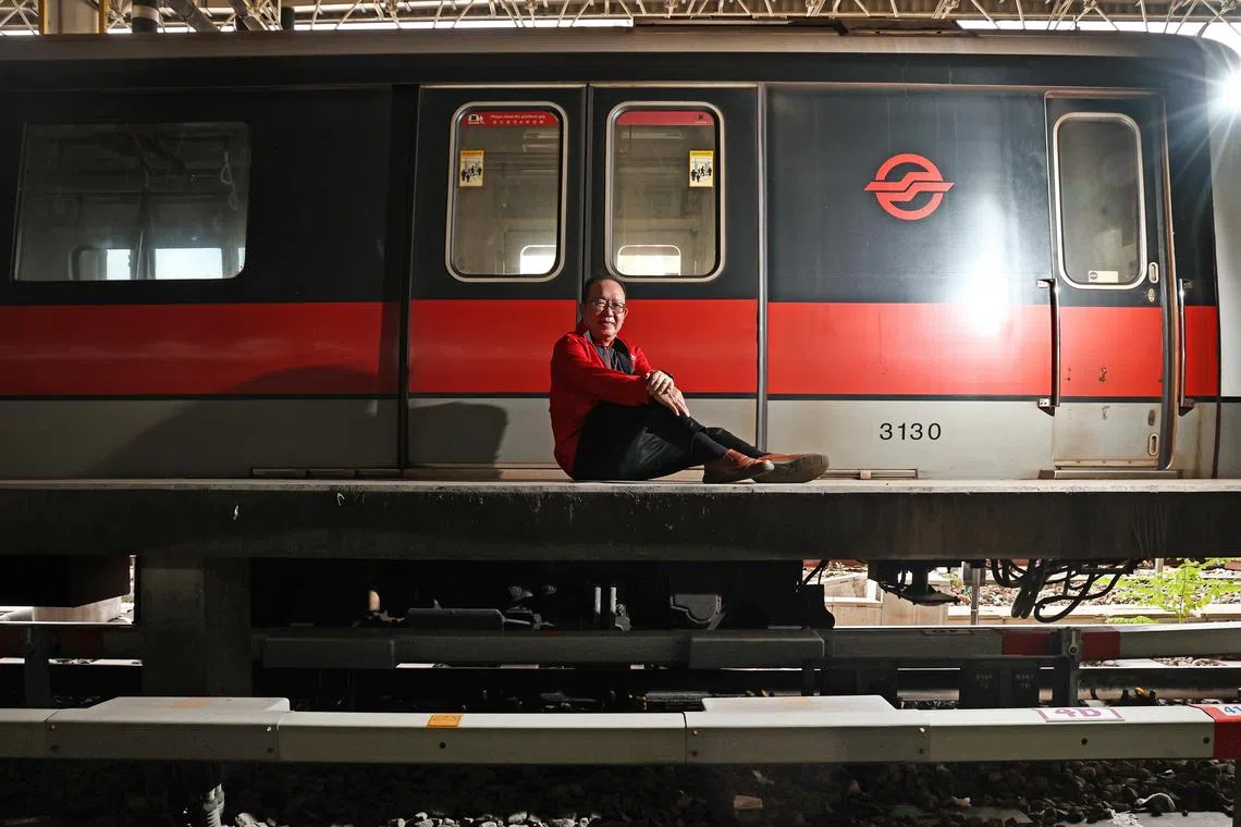 何贤浩形容旧列车为经久耐用的“劳模”（workhorse），多年来为乘客提供良好的服务。最后一列第一代列车预计今年9月退役。（陈渊庄摄）