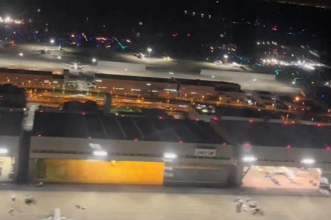 认证为“前NHK中国籍员工”的微博用户星期二上传客机降落前的空拍照片。该男子据传已回到中国。（“树语treetalk”微博）