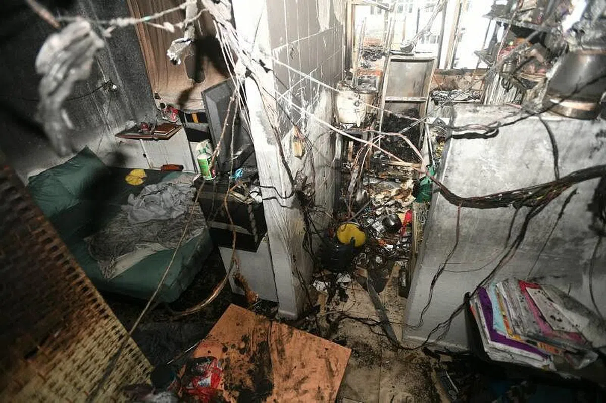 事发单位被烧得一片狼藉。
