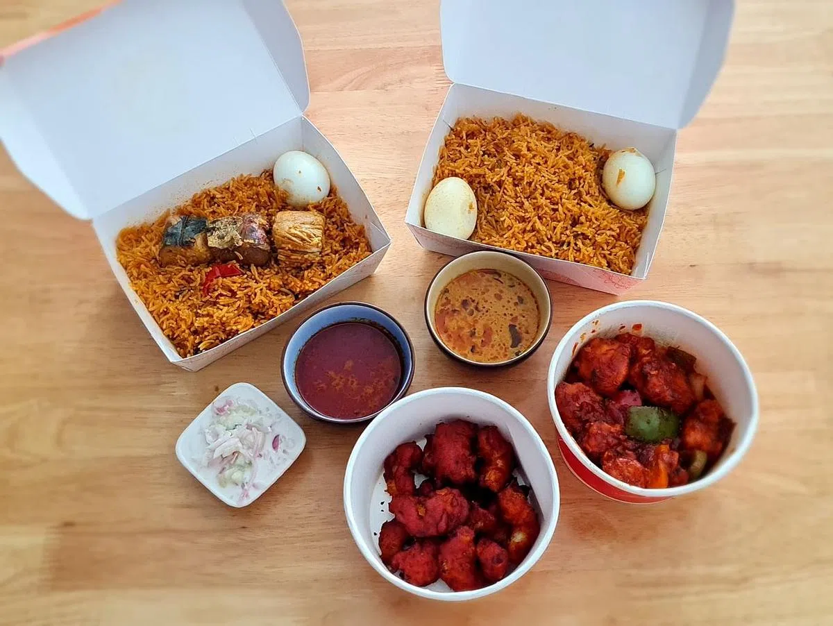 Yasha Briyani Hut的印度黄姜饭及配菜。（叶晓虹摄）