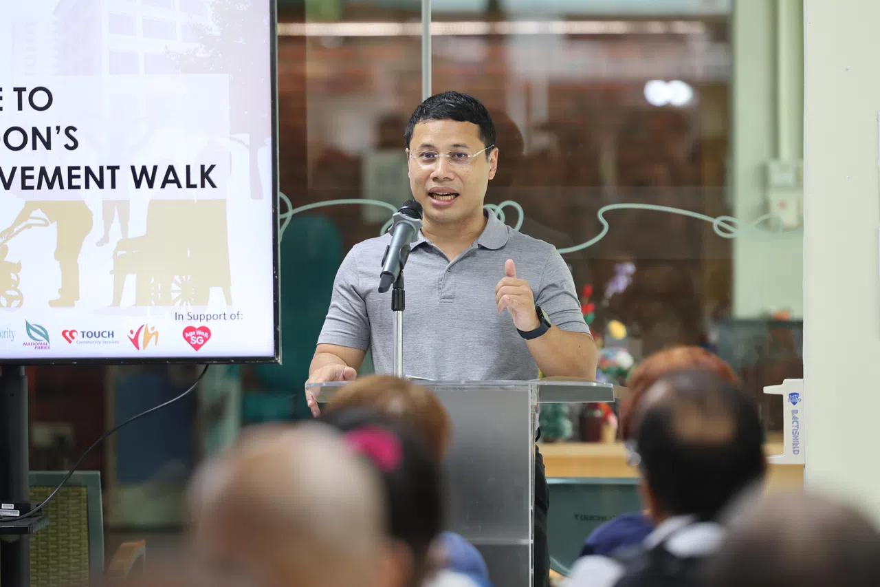 国家发展部长李智陞星期天（8月25日）宣布建屋发展局推出新的乐龄翻新计划，在本地年长居民较多的组屋区展开。（唐家鸿摄）