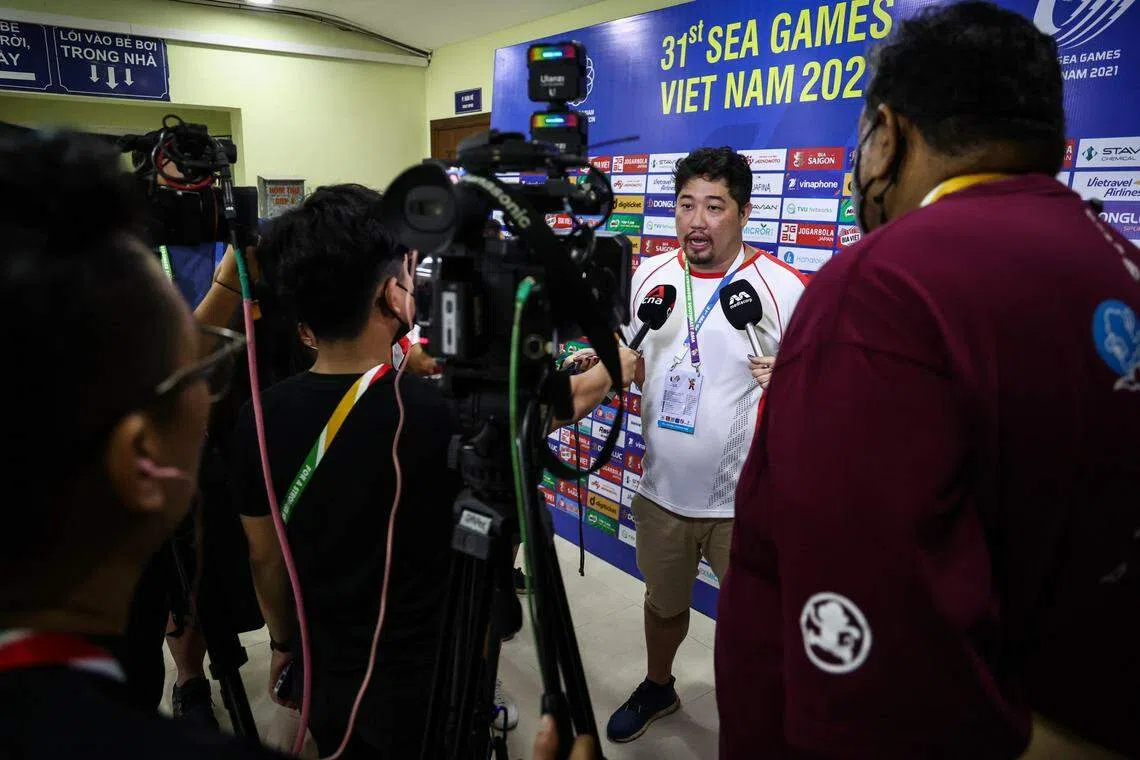 我国国家队主教练陈利裕受访时说，今年的情况比五年前更艰难。（档案照片）