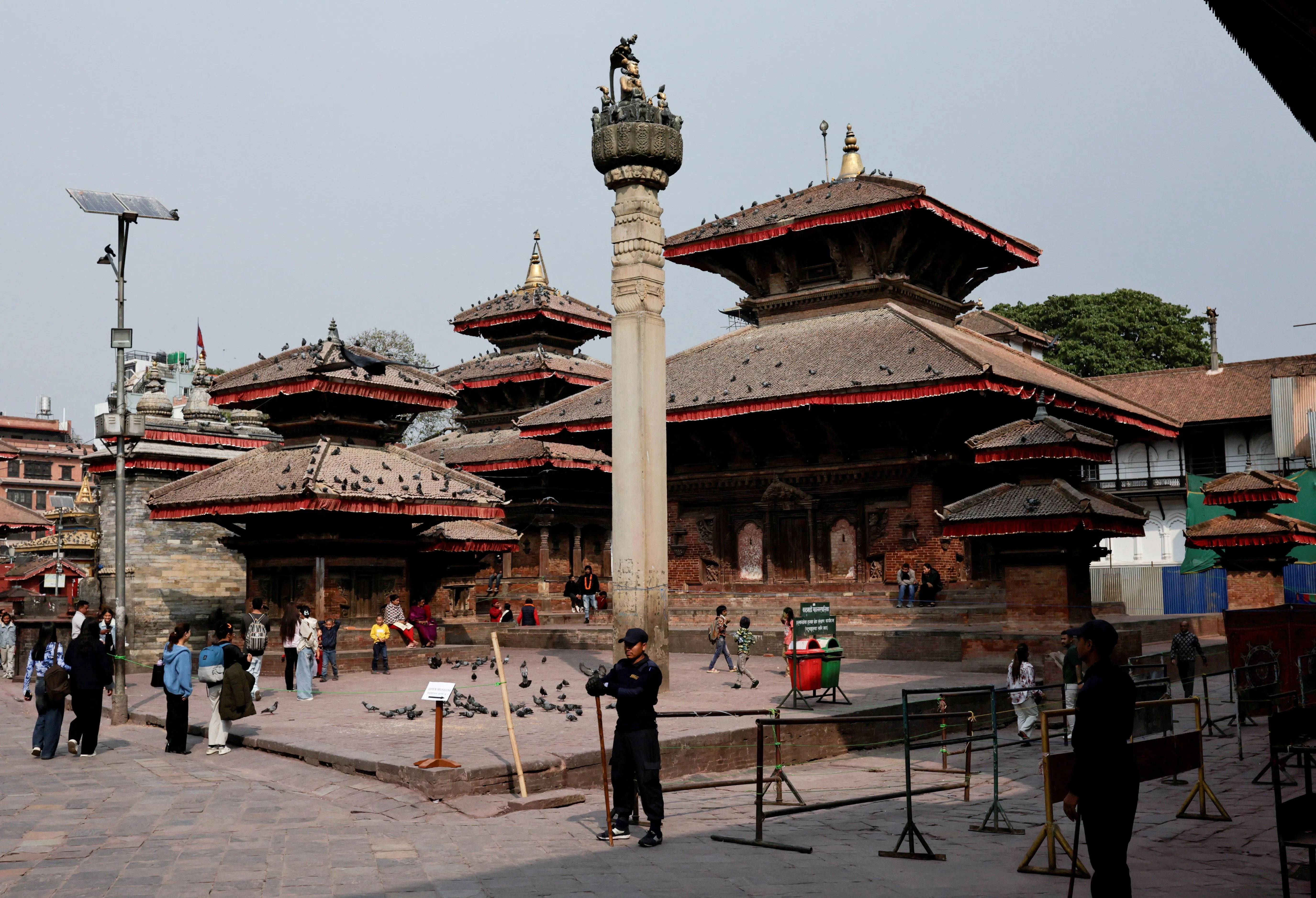 加德满都杜巴广场曾是马拉王朝和后世沙王朝的王宫广场，至今仍保留着多座古寺和宫殿的遗迹。（路透社）