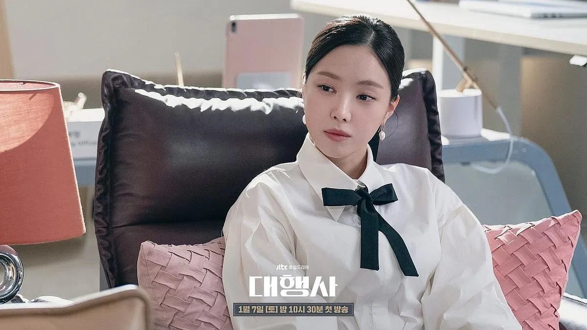 孙娜恩饰演没有实力的财阀三世，空降占据公司的高层位子。（互联网）