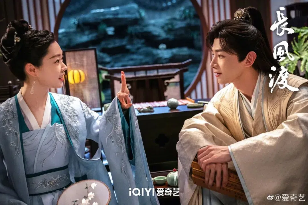 宋轶（左）和白敬亭剧中有不少夫妻俩的恩爱日常与撒糖细节。（互联网）