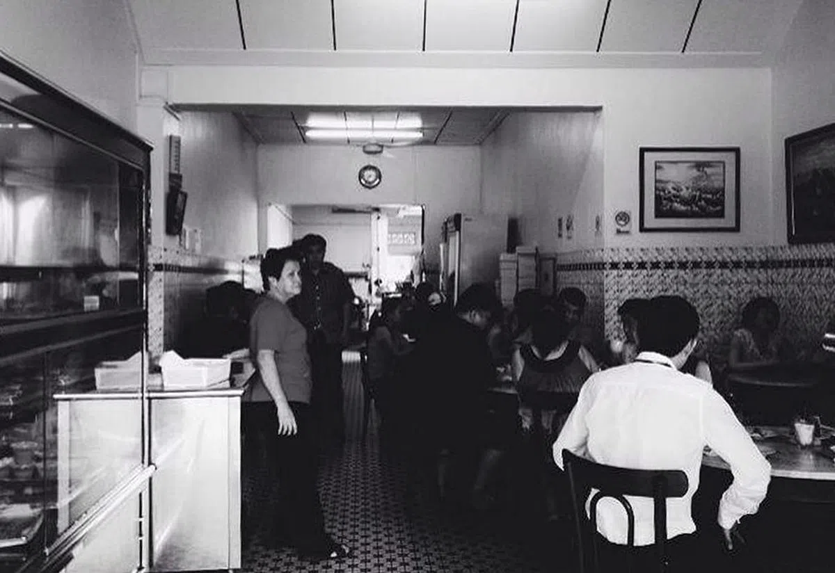 真美珍虽然是一家海南咖啡店，但早年的顾客包括住在附近的欧亚族。（档案照片）