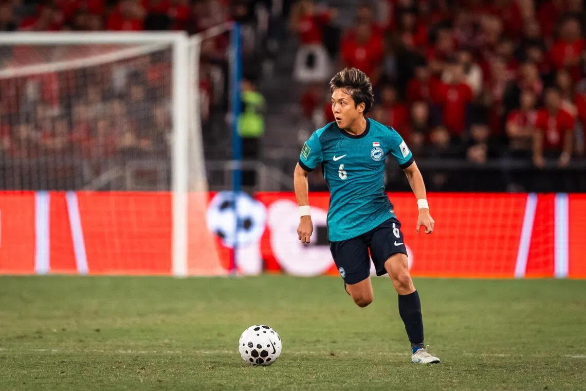 原籍日本的中场球员仲村京雅和队友们一起为新加坡创造足球历史，在赛后记者会中热泪盈眶。（新加坡足球总会）