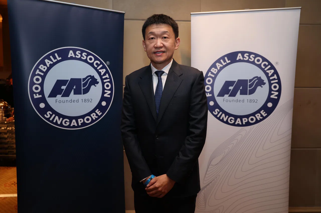 新加坡足总会长李小冬为雄狮近年取得的成绩感到骄傲，并计划提升本地足球比赛的观赛容量。（档案照片）