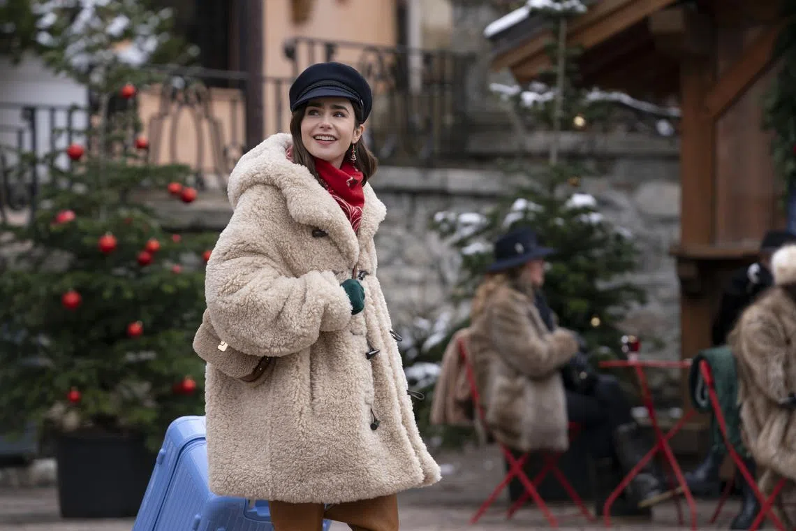 艾蜜莉在巴黎的生活继续精彩。（Netflix提供）
