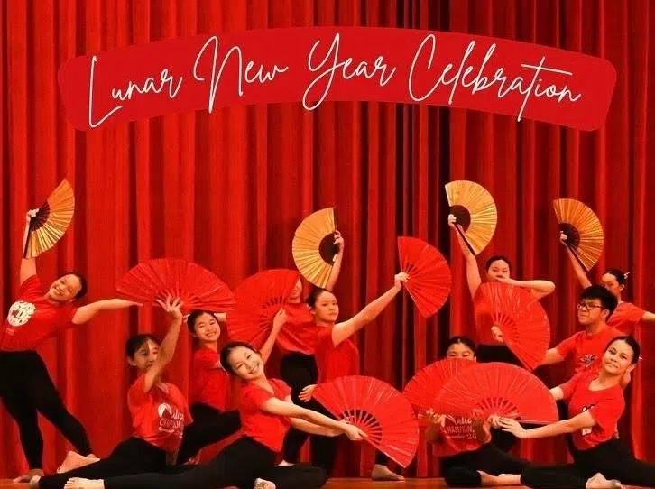 现代舞团带来充满年味的舞蹈。（长老会中学提供）