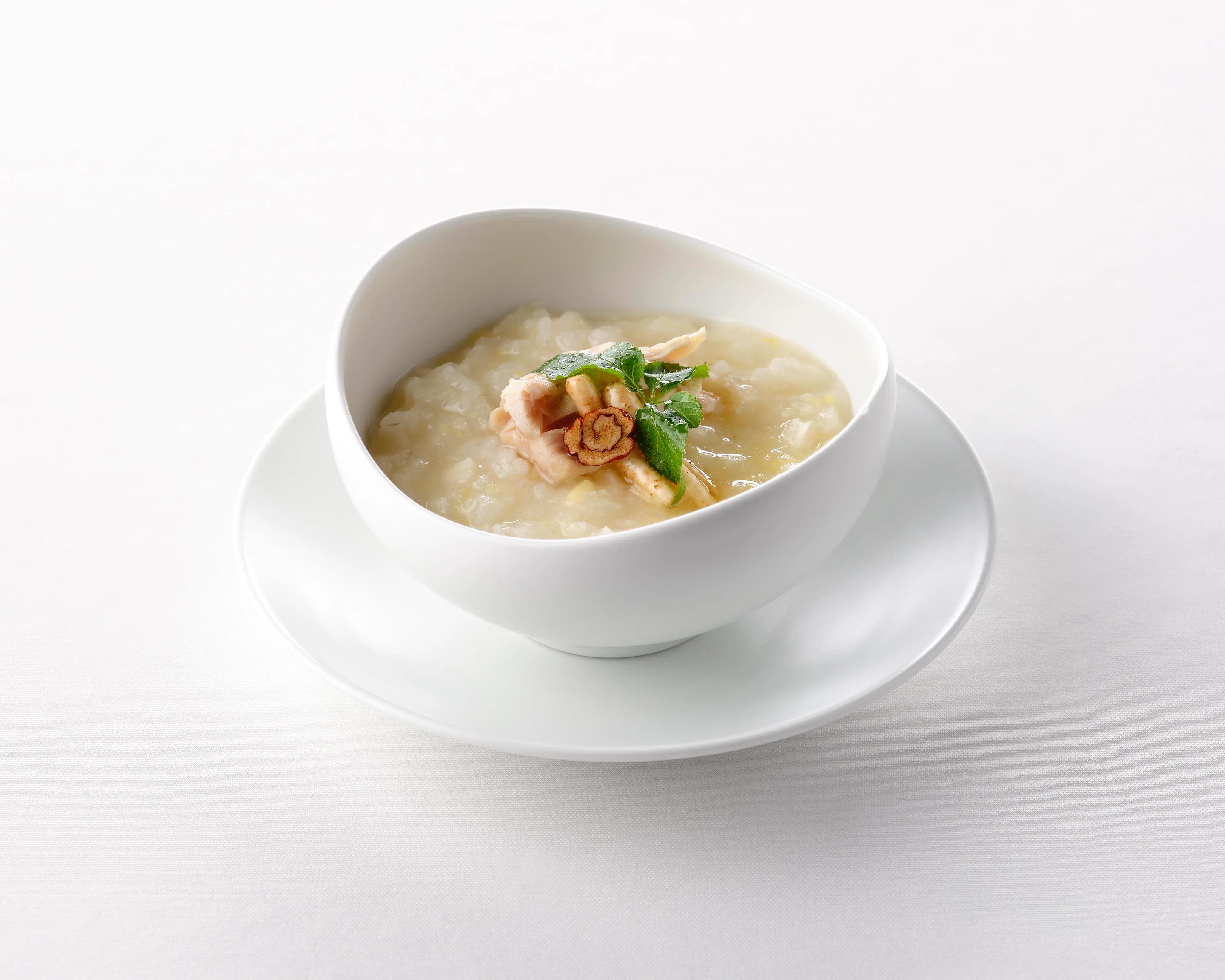 中韩交流晚宴前菜养生粥。（韩国总统府提供）