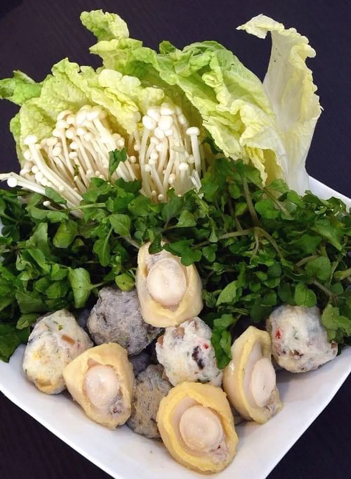 建议先吃蔬菜，因为内含的纤维有助于增添饱足感。（档案照片）