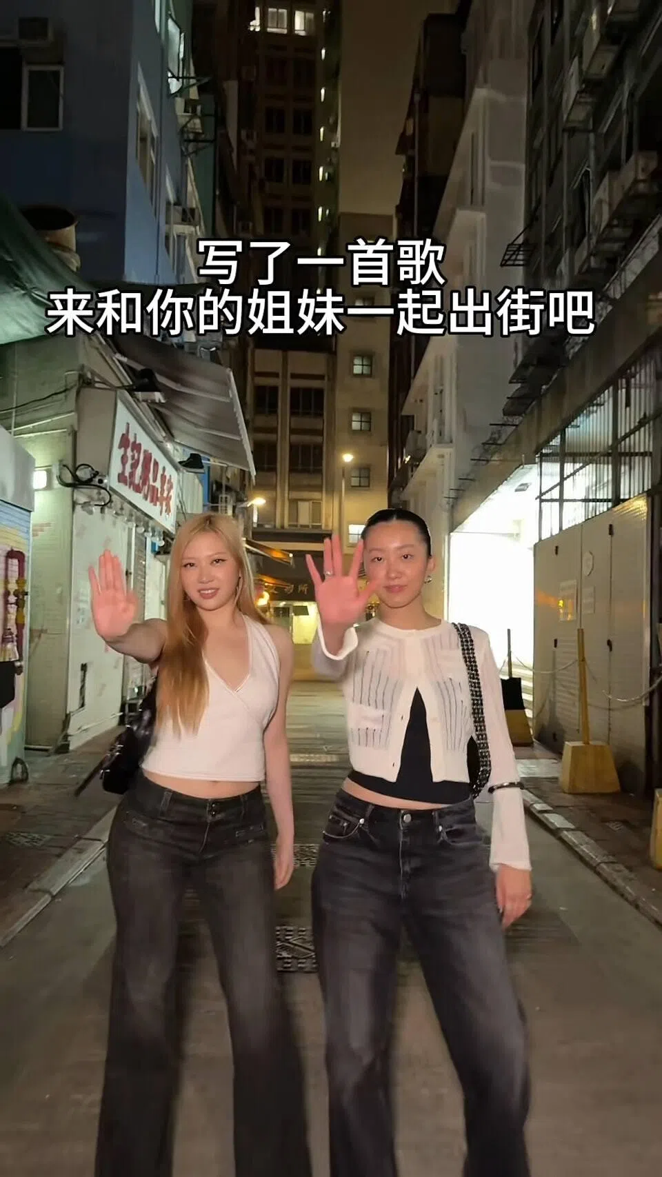 甄济如（左）出新歌，邀请陈康堤助阵。