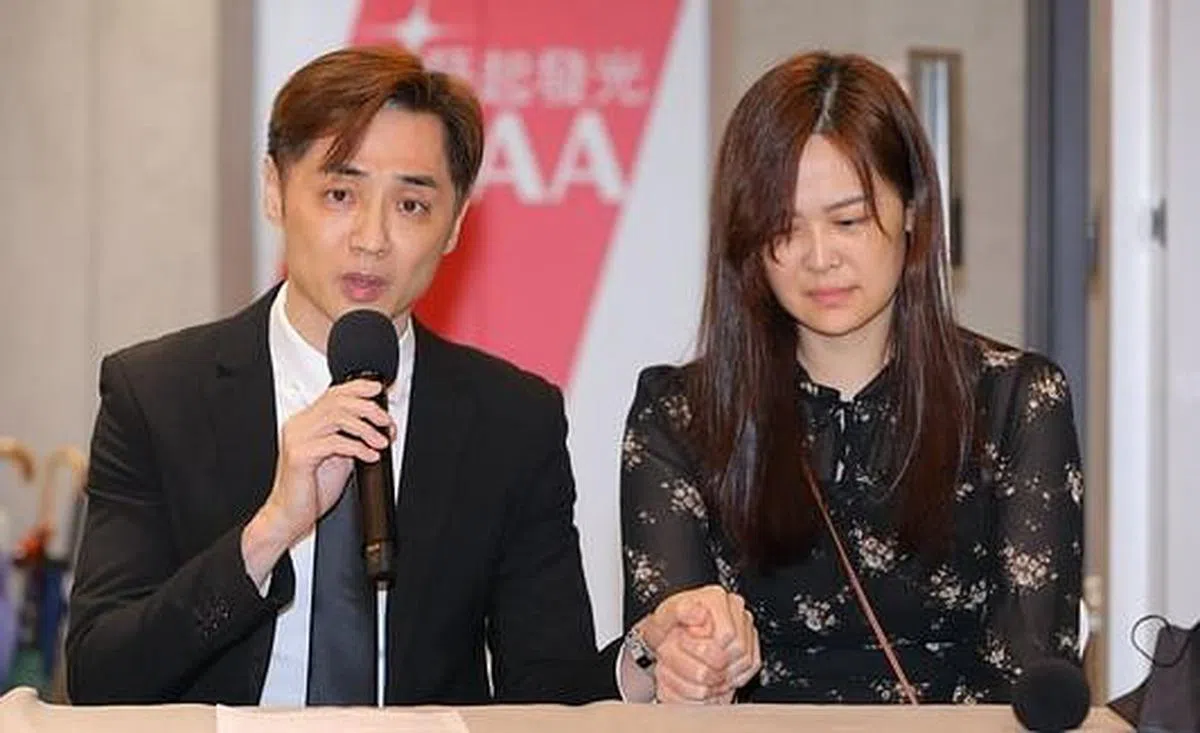 宋逸民和陈维龄夫妇召开记者会。（互联网）